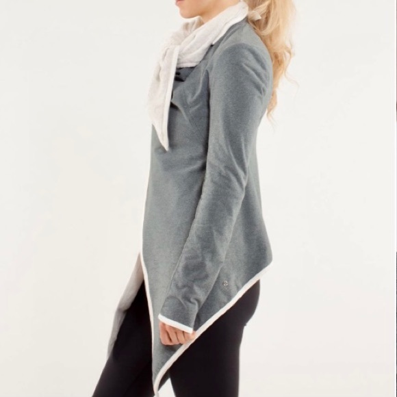 Lululemon Presence of Mind Wrap - Picture 5 of 13